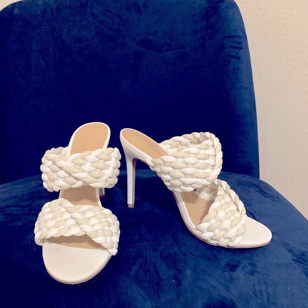 White/nude sandals size 5 1/2